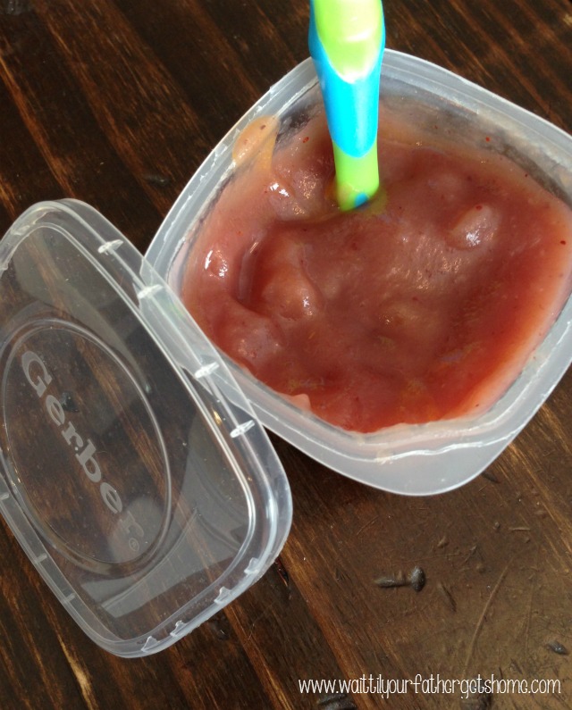 Gerber Lil' Bits are a great way to begin introducing solids to babies! #GerberGift #GerberChewU #ad #Spon