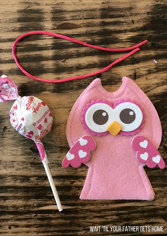 Owl Lollipop Cover Valentine Crafts with Oriental Trading and Wait 'Til Your Father Gets Home #ValentinesDay #CardBox #ValentinesDayCards #aff #sp #OrientalTrading