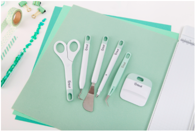 ESSENTIAL CRICUT ACCESSORIES AND TOOLS