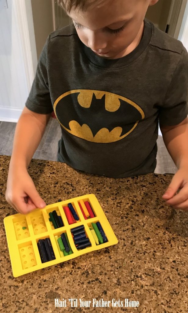 Make your own LEGO crayons via Wait 'Til Your Father Gets Home #summercrafts #summerlearning #easycrafts #coloring #kidscrafts 