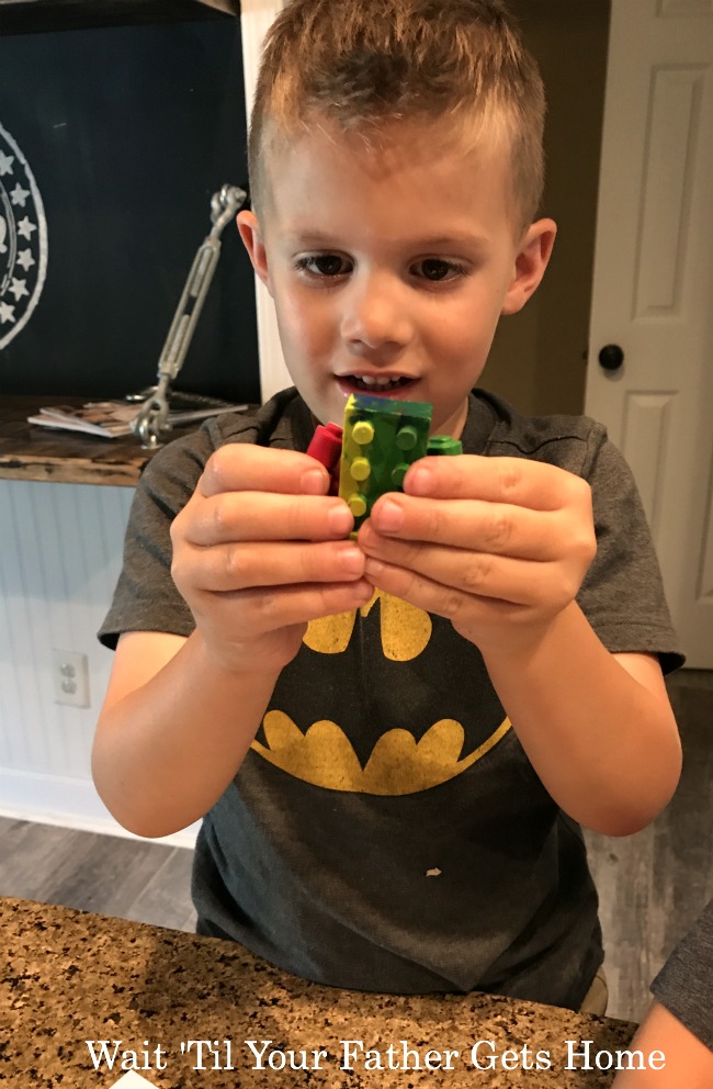 Make your own LEGO crayons via Wait 'Til Your Father Gets Home #summercrafts #summerlearning #easycrafts #coloring #kidscrafts 