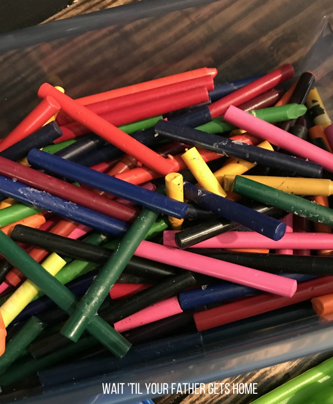 Make your own LEGO crayons via Wait 'Til Your Father Gets Home #summercrafts #summerlearning #easycrafts #coloring #kidscrafts 