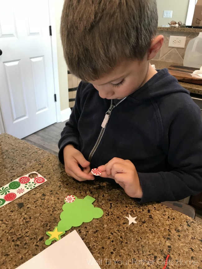 Christmas Crafts with Kids and Oriental Trading #ChristmasCrafts #ChristmasOrnaments #KidCrafts #KidChristmasCrafts #ad #sp #OrientalTrading